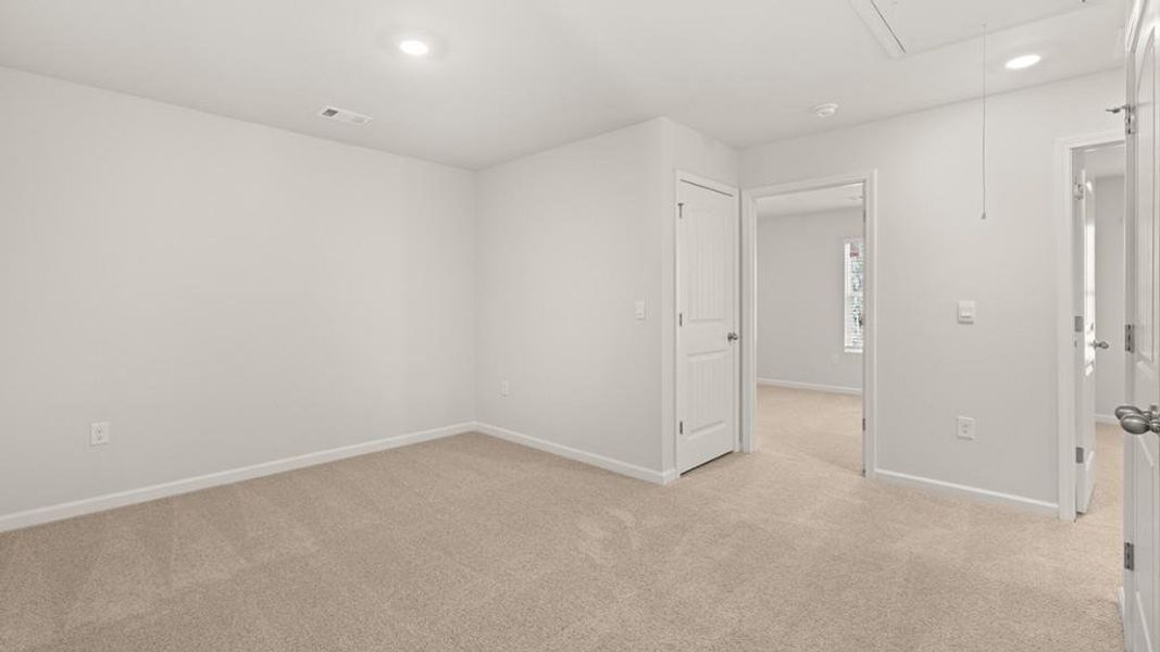 Spacious, unfurnished interior of a new home in Mountain Park, Dahlonega (Image 9).