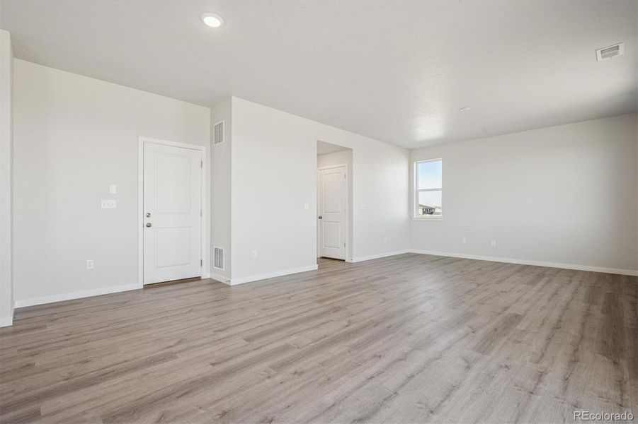 Spacious, unfurnished interior of a new home in The Aurora Highlands, Aurora (Image 22).