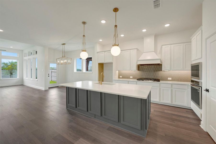 Furnished interior view inside a new home in Pomona 45' Homesites, Manvel (Image 17).