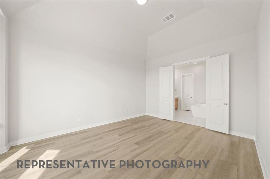 Spacious, unfurnished interior of a new home in Mosaic, Celina (Image 8).