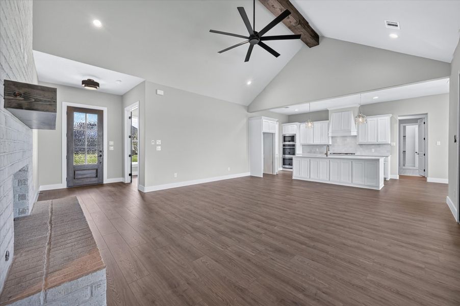 Spacious, unfurnished interior of a new home in Paloma Ranches, Justin (Image 21).