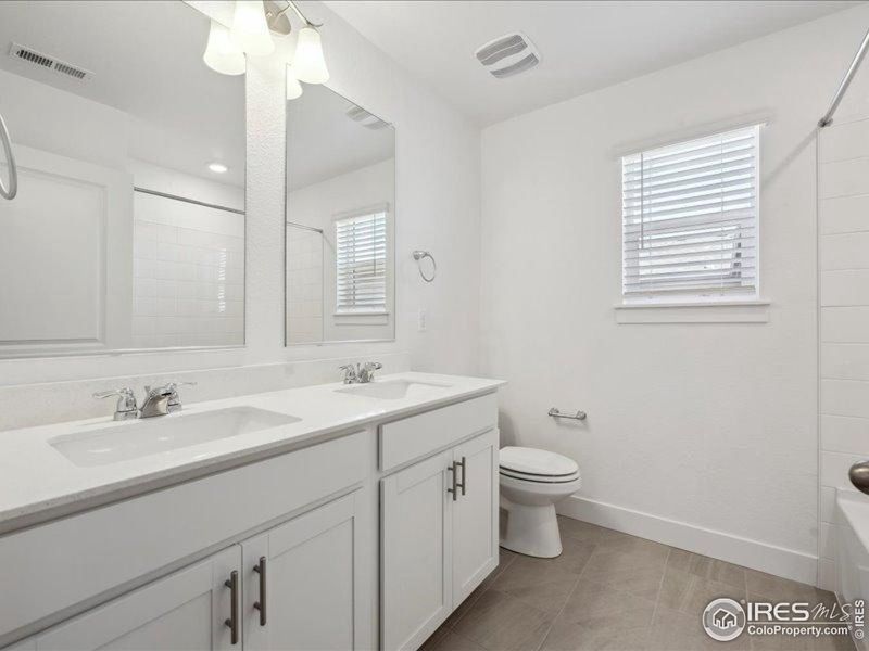 Furnished interior view inside a new home in Vantage, Berthoud (Image 5).