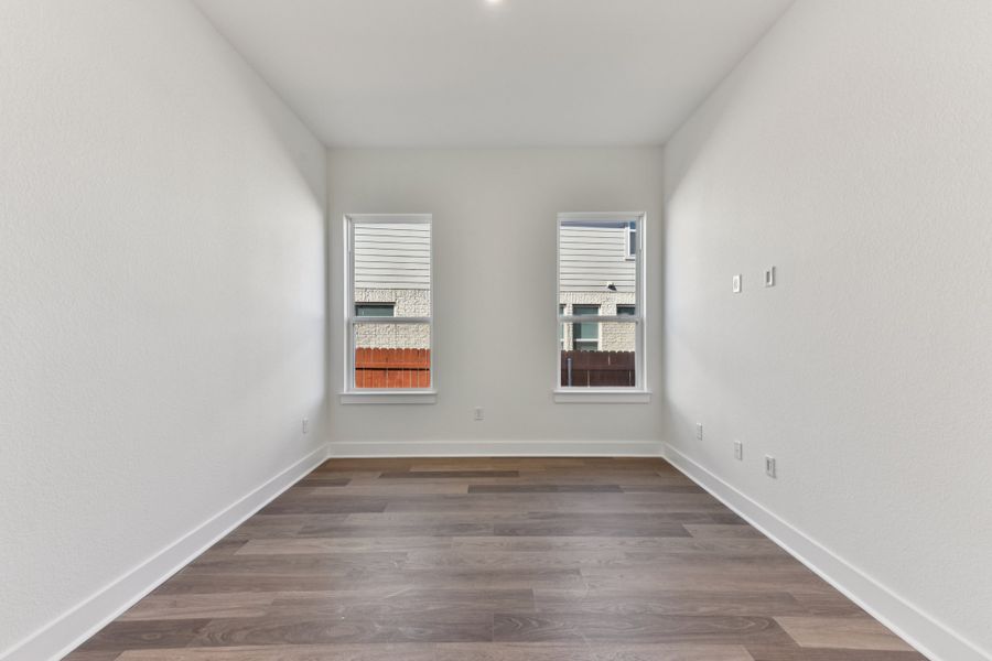 18 web or mls Robin Trail S0401 018