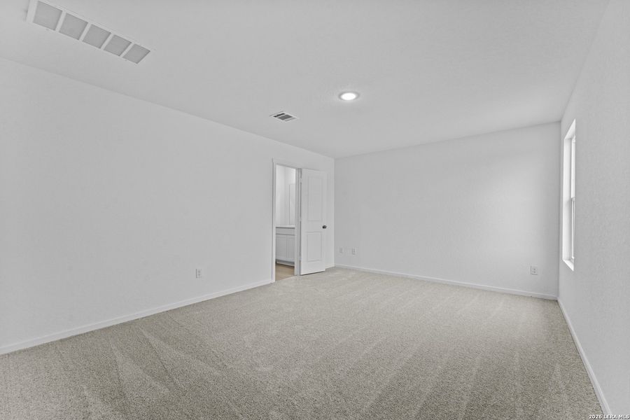 Spacious, unfurnished interior of a new home in , New Braunfels (Image 19).