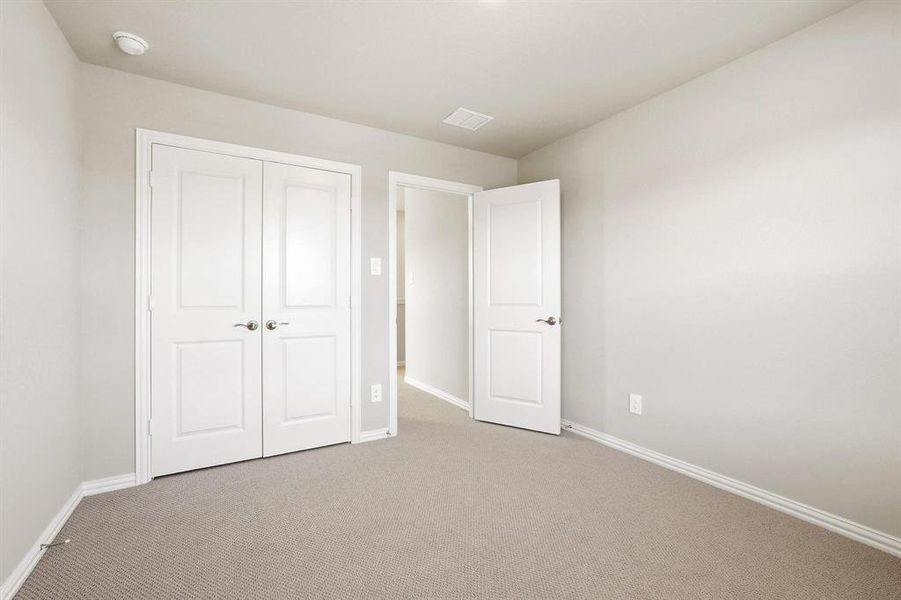 Spacious, unfurnished interior of a new home in Westmoor, Sherman (Image 30).