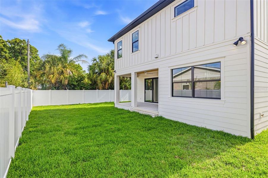 Exterior details and patio area of a home in , Tampa (Image 23).