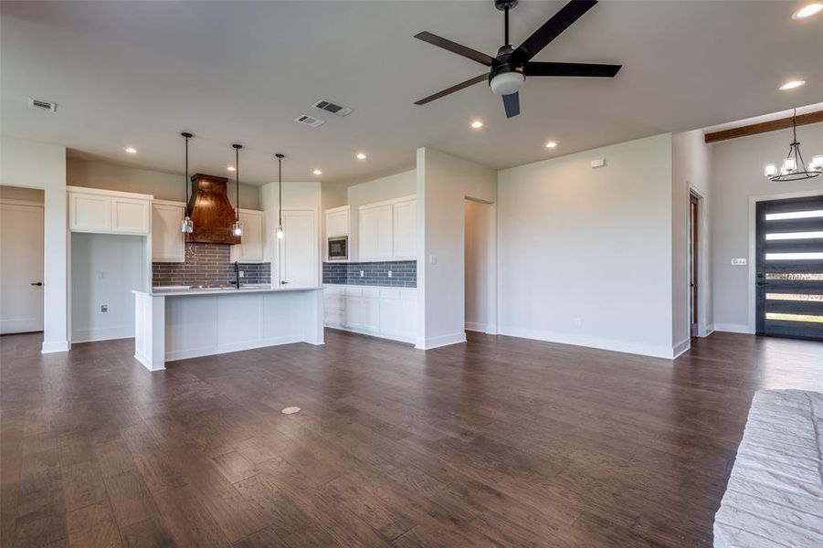 Spacious, unfurnished interior of a new home in , Nevada (Image 20).