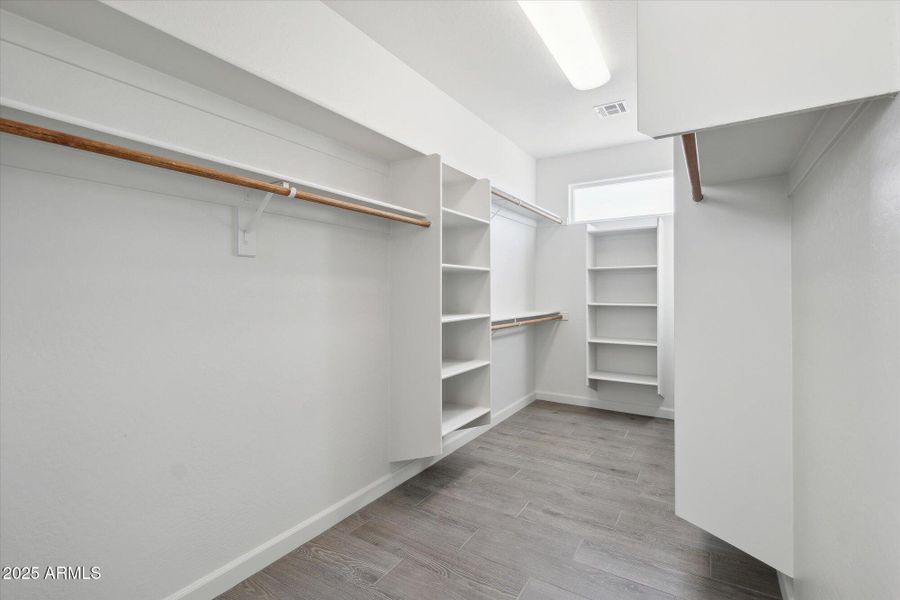 1,658 Master Closet - 192 1,658 Master Closet - 192