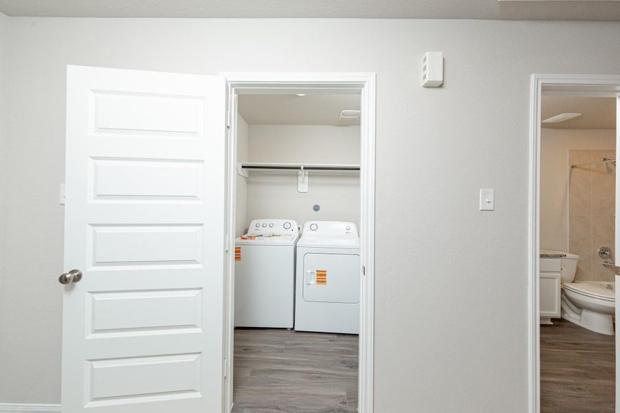 Furnished interior view inside a new home in Cliffstone Hills, Conroe (Image 9).