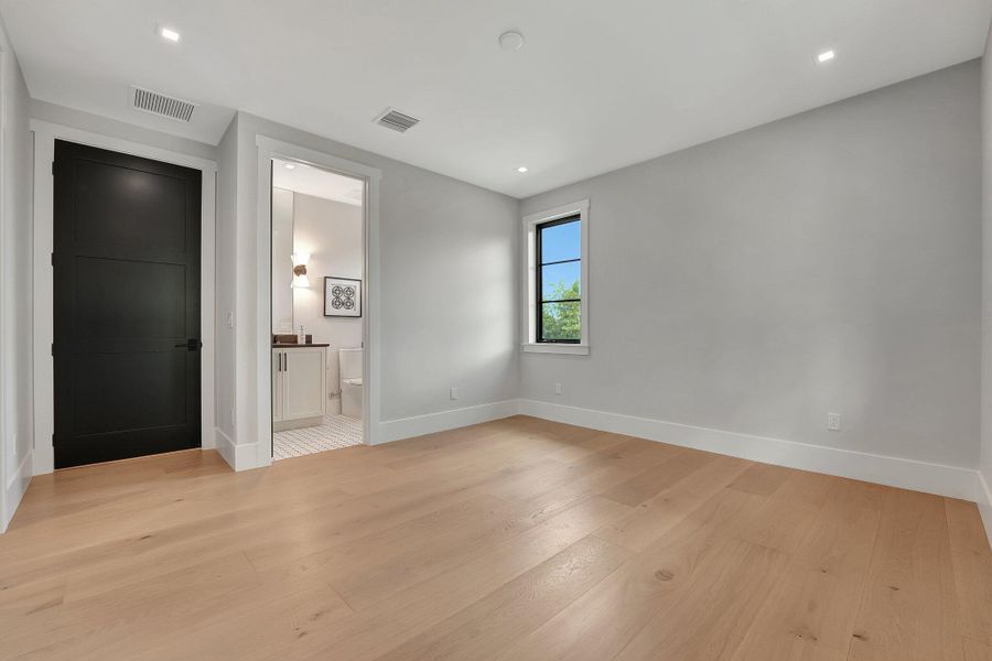 Spacious, unfurnished interior of a new home in , West Palm Beach (Image 19).