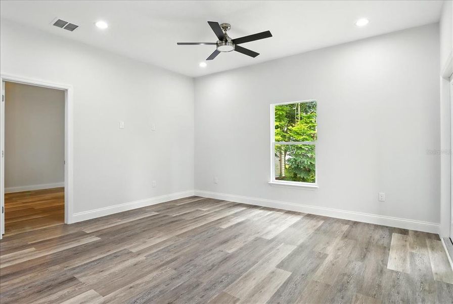 Spacious, unfurnished interior of a new home in , Citrus Springs (Image 17).