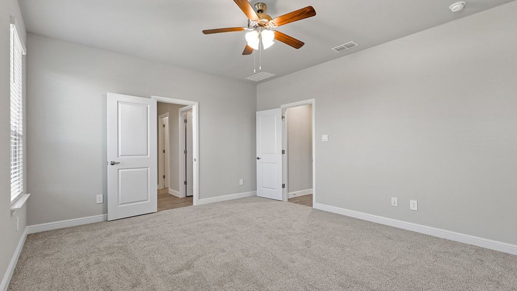 Spacious, unfurnished interior of a new home in Trails of Elizabeth Creek, Fort Worth (Image 23). Spacious, unfurnished interior of a new home in Trails of Elizabeth Creek, Fort Worth (Image 23).