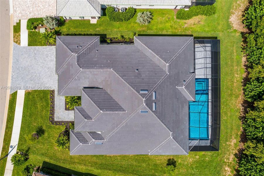 Exterior details and patio area of a home in , Naples (Image 19).