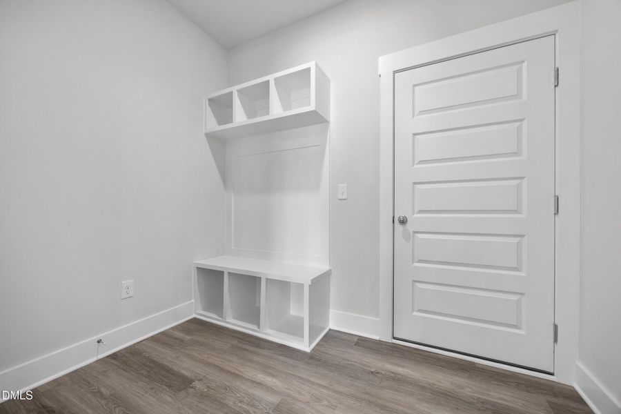 019_AP2-0313 Mudroom - Medium