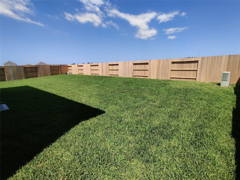 Exterior details and patio area of a home in Esperanza, Richmond (Image 2).