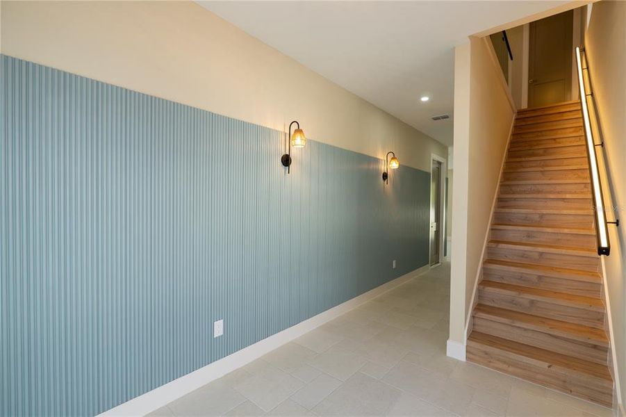 Spacious, unfurnished interior of a new home in , Tampa (Image 26).