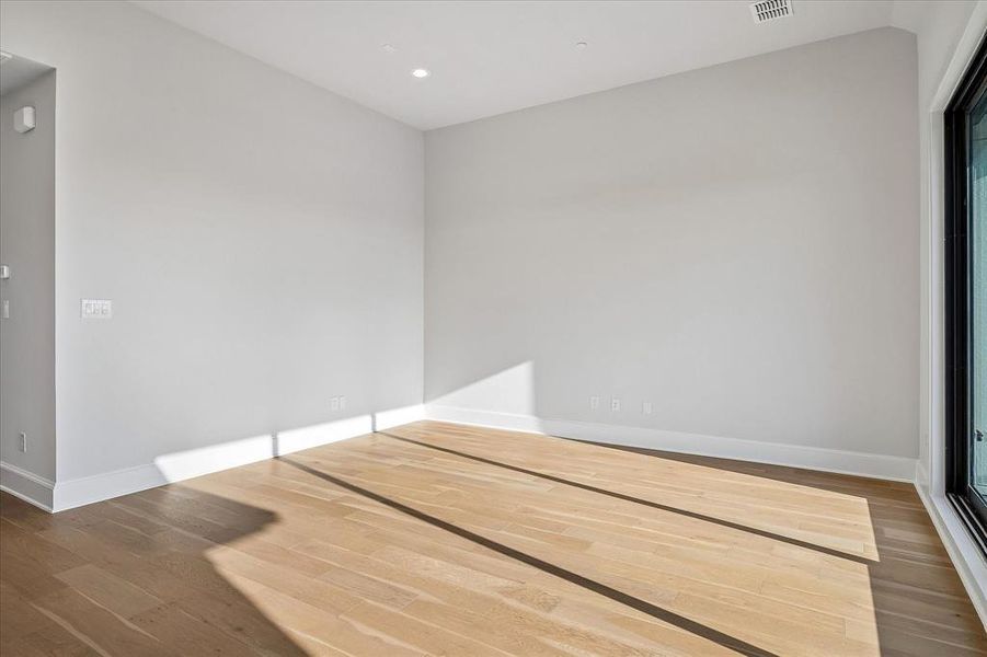 Spacious, unfurnished interior of a new home in , Addison (Image 28).