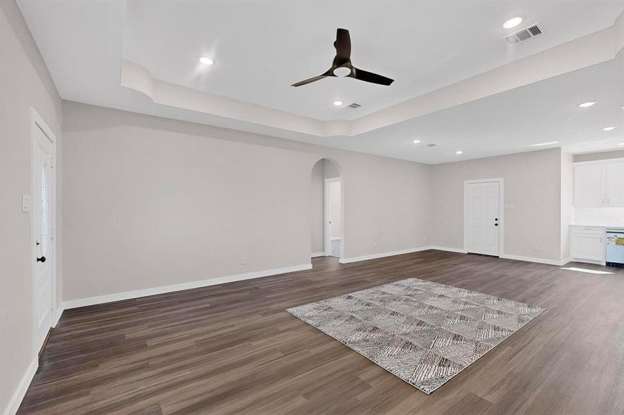Spacious, unfurnished interior of a new home in , Alma (Image 25).