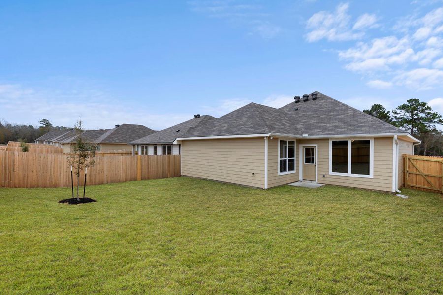 Exterior details and patio area of a home in , Huntsville (Image 3).