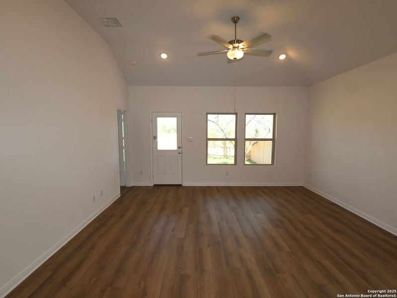Spacious, unfurnished interior of a new home in Paloma Park, Converse (Image 28). Spacious, unfurnished interior of a new home in Paloma Park, Converse (Image 28).