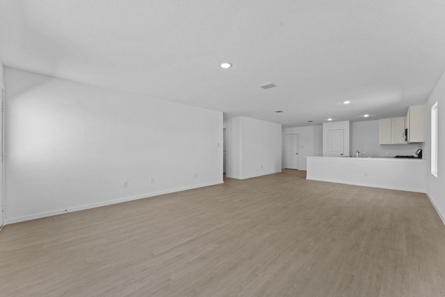 Spacious, unfurnished interior of a new home in Friendship Oaks, Fredericksburg (Image 15).