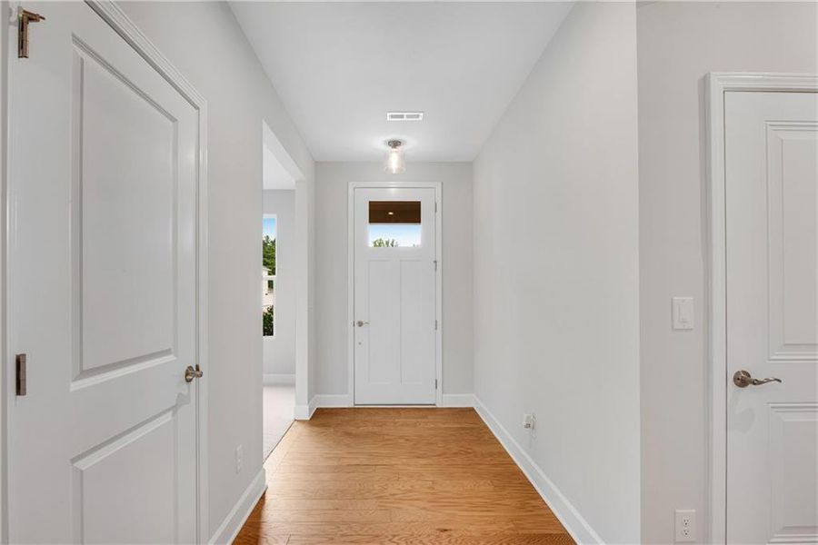 Spacious, unfurnished interior of a new home in Lakecrest, Buford (Image 14).
