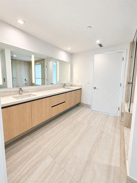 Image 36 of a home in .