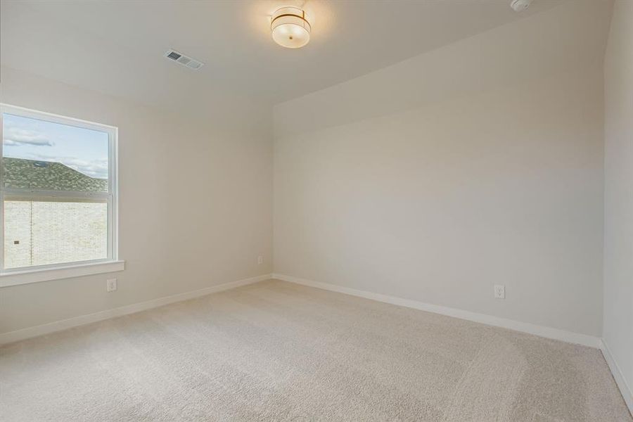 Spacious, unfurnished interior of a new home in Wildridge, Oak Point (Image 16).