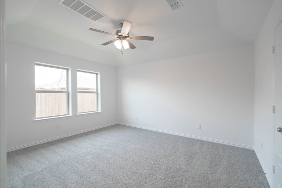 Spacious, unfurnished interior of a new home in Chalk Hill, Celina (Image 20).