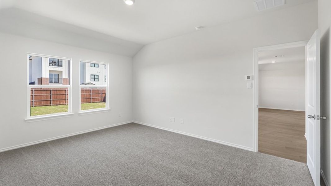 Spacious, unfurnished interior of a new home in Valor Farms, Royse City (Image 23).