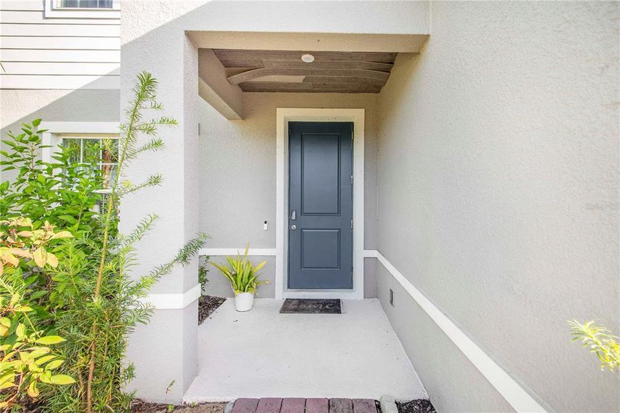 Exterior details and patio area of a home in , Winter Haven (Image 22).