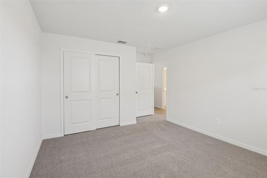 Spacious, unfurnished interior of a new home in Hilltop Vistas, Dade City (Image 30).