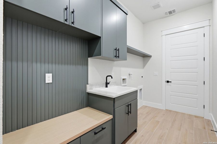 Furnished interior view inside a new home in , La Vernia (Image 9).