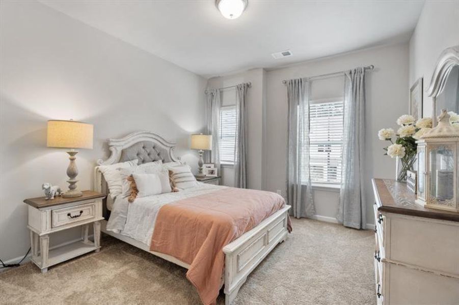 Furnished interior view inside a new home in Franklin Manor, Lawrenceville (Image 9).