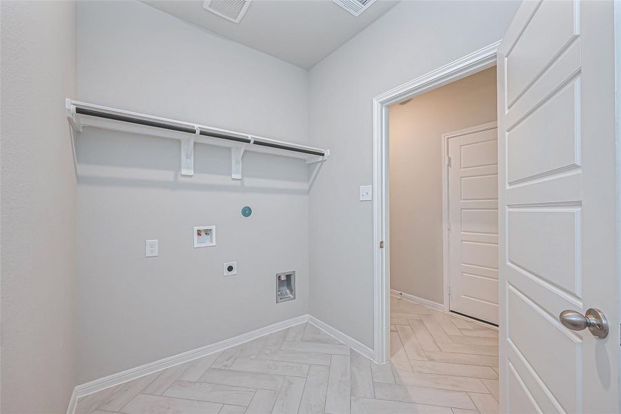 Spacious, unfurnished interior of a new home in La Segarra, Brookshire (Image 32).