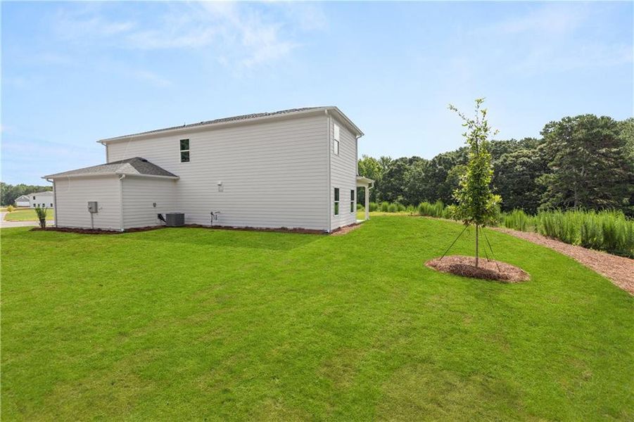 Exterior details and patio area of a home in Cedar Farms, Winder (Image 3).