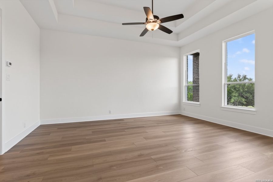 Spacious, unfurnished interior of a new home in Waldsanger, New Braunfels (Image 41).