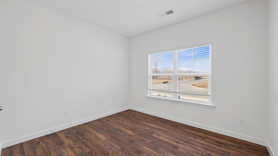 Spacious, unfurnished interior of a new home in Fairview Hills, Cleveland (Image 10).