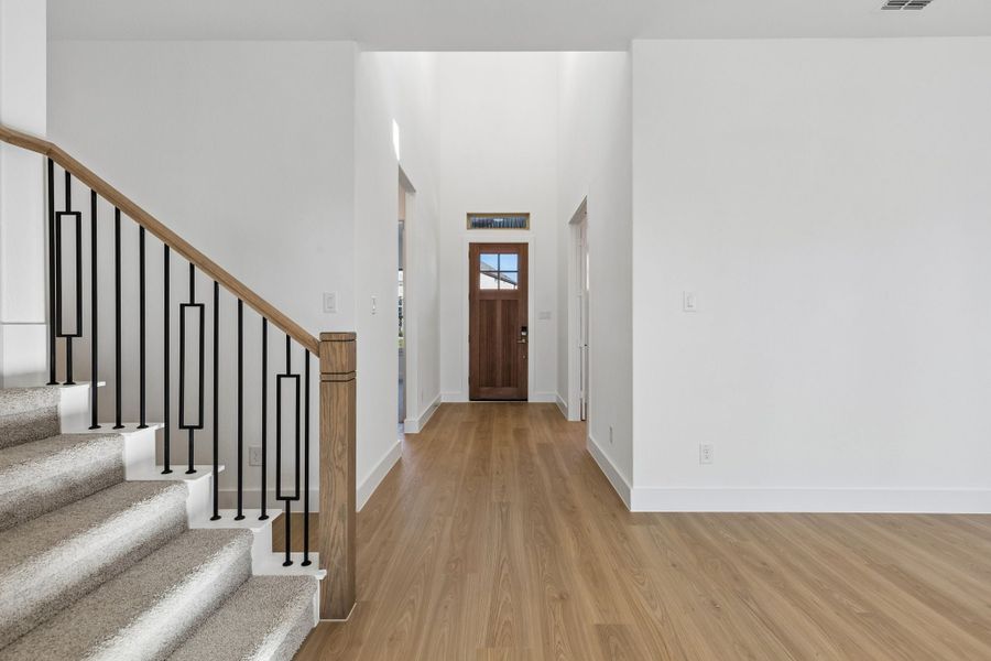 Spacious, unfurnished interior of a new home in Painted Tree Lakeside, McKinney (Image 30).