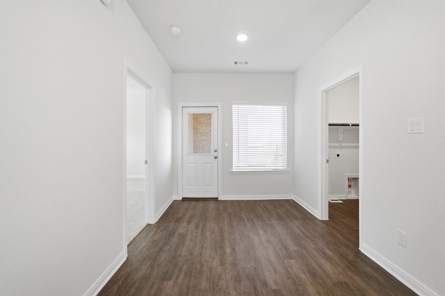 Spacious, unfurnished interior of a new home in La Terra, Celina (Image 20).