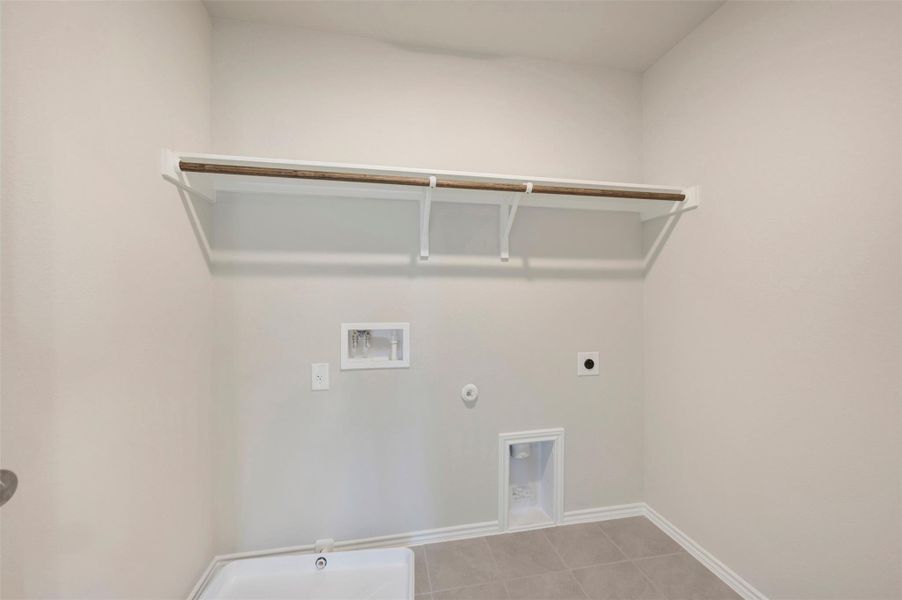 Spacious, unfurnished interior of a new home in Heritage, Dripping Springs (Image 13).