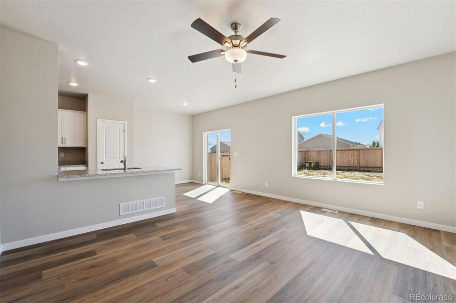 Spacious, unfurnished interior of a new home in Cottonwood Greens, Fort Lupton (Image 12).