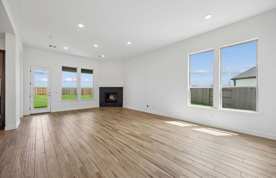 Spacious, unfurnished interior of a new home in Lago Mar, Texas City (Image 31). Spacious, unfurnished interior of a new home in Lago Mar, Texas City (Image 31).