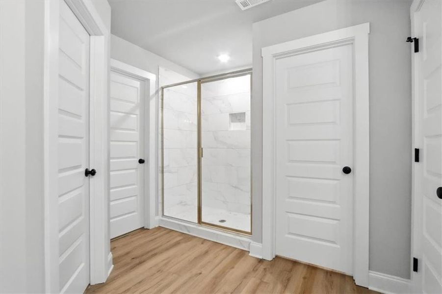 Spacious, unfurnished interior of a new home in , Hartwell (Image 40).