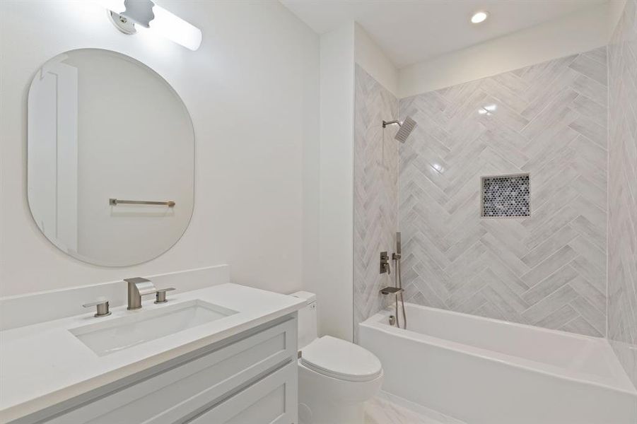 Furnished interior view inside a new home in , Dallas (Image 29).