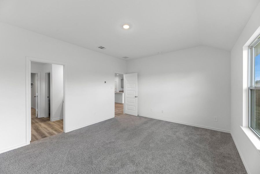 Spacious, unfurnished interior of a new home in Reserve at Mallard Lakes, Orange (Image 11).