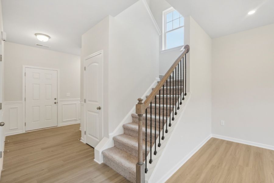 Spacious, unfurnished interior of a new home in Cantigny Park, Clarksville (Image 5).