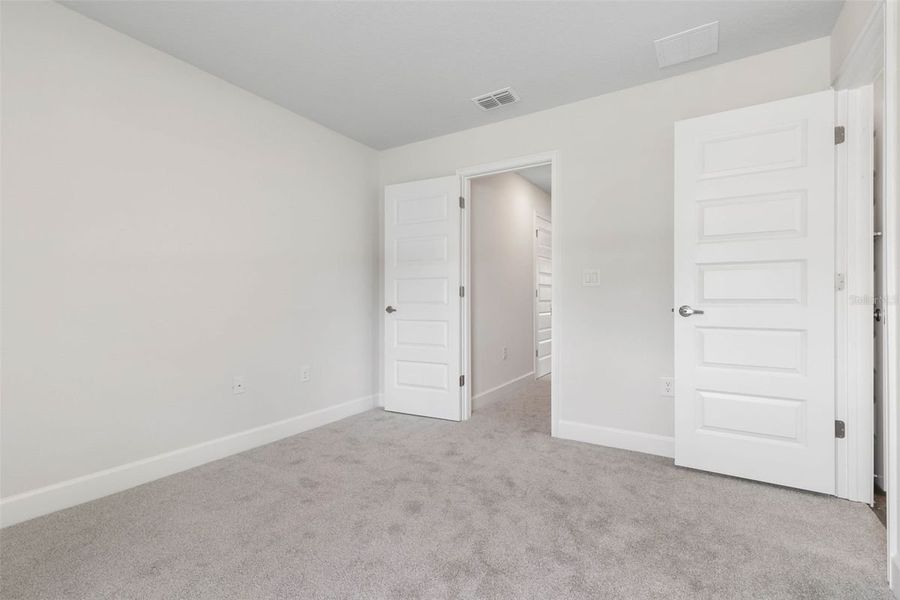 Spacious, unfurnished interior of a new home in Arbor Park, Leesburg (Image 31).
