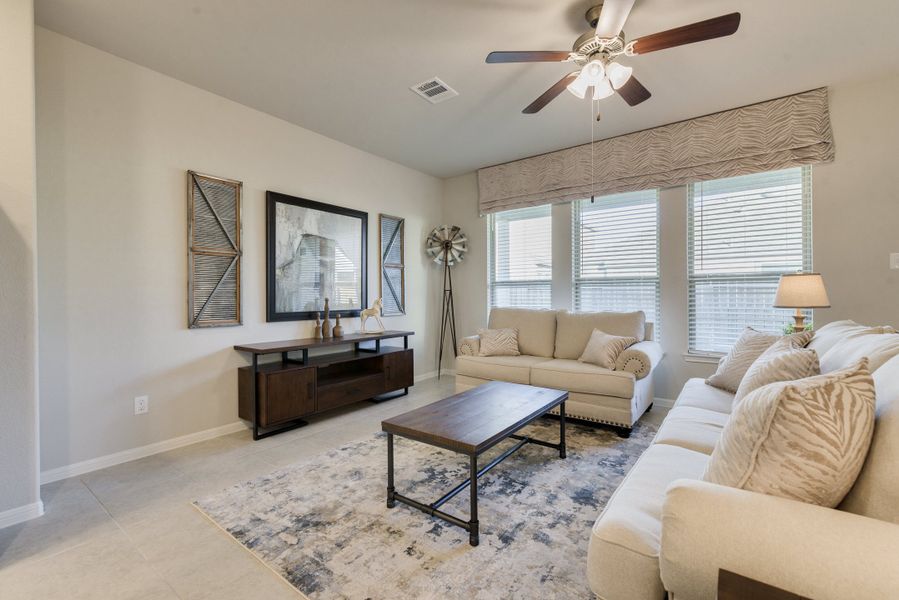 Representative furnished interior of a home built from the Floor Plan 1759 by Colina Homes in Grand Magnolia, Magnolia (Image 15). Representative furnished interior of a home built from the Floor Plan 1759 by Colina Homes in Grand Magnolia, Magnolia (Image 15).