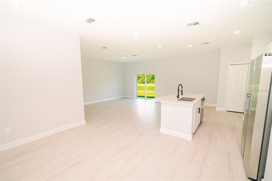 Spacious, unfurnished interior of a new home in , Kissimmee (Image 30).